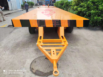1672976819785364.jpg 30噸重型平板拖車帶四個(gè)轉(zhuǎn)盤1I.jpg