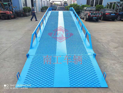 1673078345190973.jpg 10移動(dòng)式登車橋I.jpg