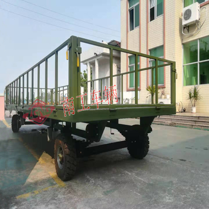 1676078120733775.jpg 5噸護(hù)欄型平板拖車(chē)軍綠色1I.jpg