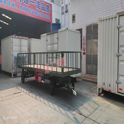 1676078156923097.jpg 5噸護(hù)欄型平板拖車(chē)軍綠色I(xiàn).jpg