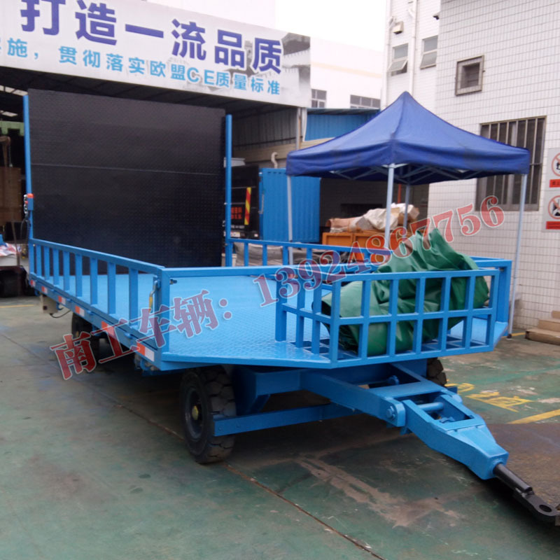 1676354605783022.jpg 自帶裝卸貨平臺(tái)汽車尾板倉庫搬運(yùn)小拖車2.jpg