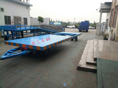 1676598912989337.jpg 15噸可伸縮型平板拖車3I.jpg