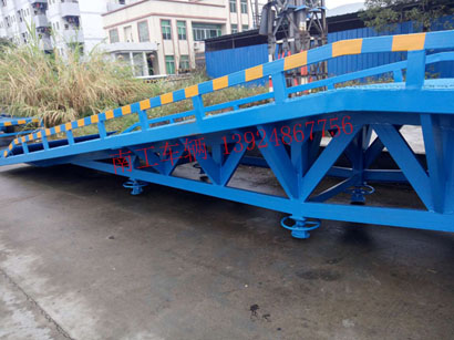 1677204803117282.jpg 16噸移動(dòng)式登車橋5I.jpg