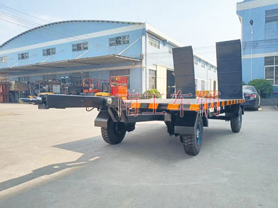 1679880214361947.jpg 3噸帶爬梯工業(yè)牽引平板拖車3I.jpg