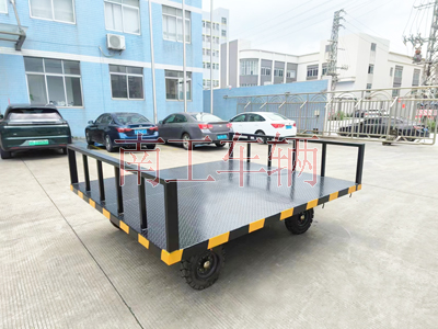 1715570693682693.jpg 3噸前后固定護(hù)欄平板拖車2I.jpg