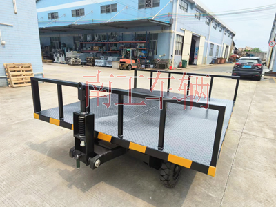 1715570714926999.jpg 3噸前后固定護(hù)欄平板拖車4I.jpg
