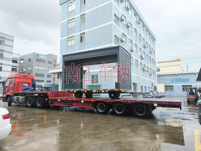 1726298027551972.jpg 10噸箱式平板拖車兩側(cè)帶卷簾門(mén)5I.jpg