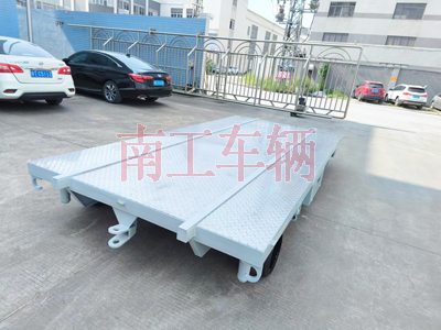 1733899647499005.jpg 船體艏段運(yùn)輸平板拖車(chē)1I.jpg