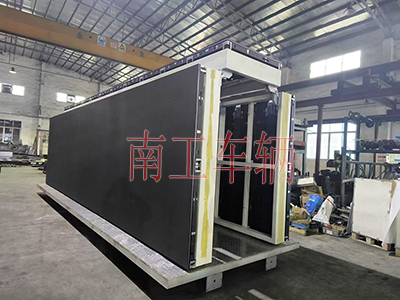 1740444597739671.jpg 34平方大型戶外LED廣告拖車 不帶車輛車輪牽引架4I.jpg