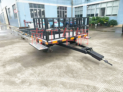 4噸小護欄帶不銹鋼掛件牽引平板拖車I.jpg